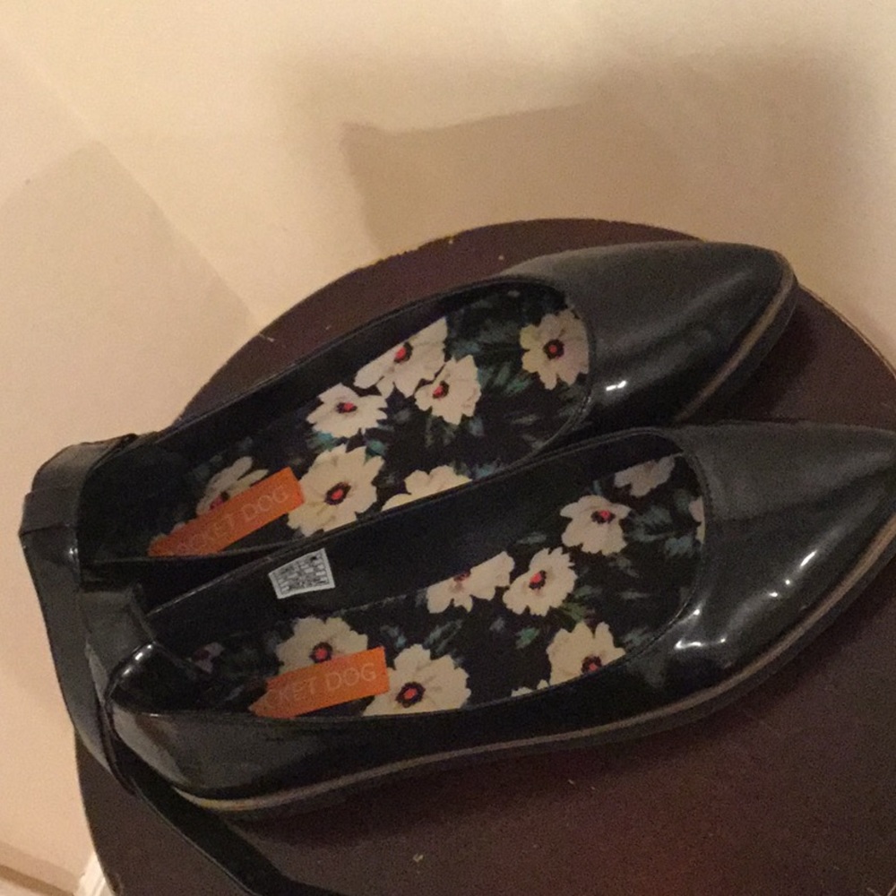 Rocket dog shiny black shoes